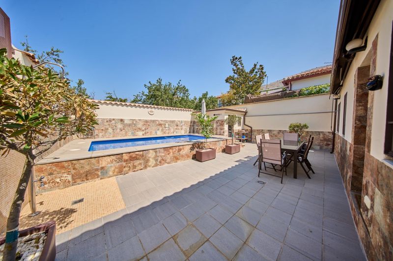 Foto 94a555d8-131e-4689-a158-f167fa79f1c6. Casa amb calefacció piscina a Alfacar