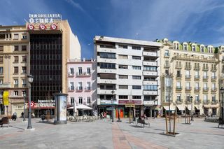 Oficina  Del casino. Oficina en acera del darro con posibilidad de cambio de uso