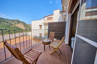 Flat in Nuevo acceso b peñon 7. Acogedor piso de 2 dormitorios con piscina, terraza y vistas a l