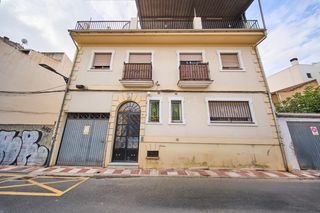 Appartamento  Calle valencia 21. Piso en venta junto al metro de armilla. una ubicación que lo ca