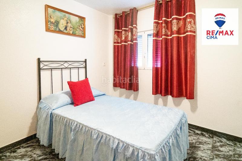 Foto 2f8199e1-bd7b-4d6f-bb73-7ad5048ee348. Casa adossada a Zújar