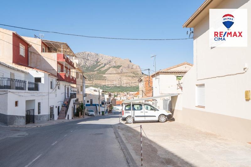 Foto 40c2f8f3-b794-4ce6-8a02-2912f0884d3f. Casa adossada a Zújar