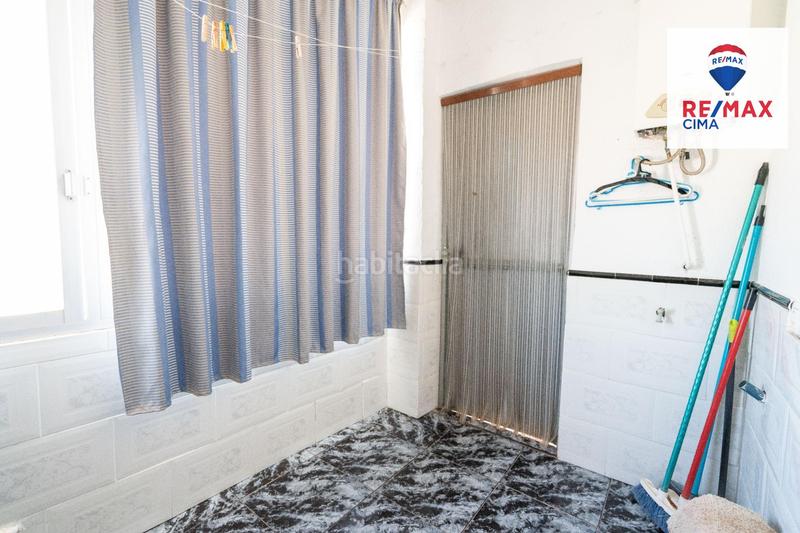 Foto b074773d-4b04-4ca1-8fd3-ac279b443149. Casa adossada a Zújar