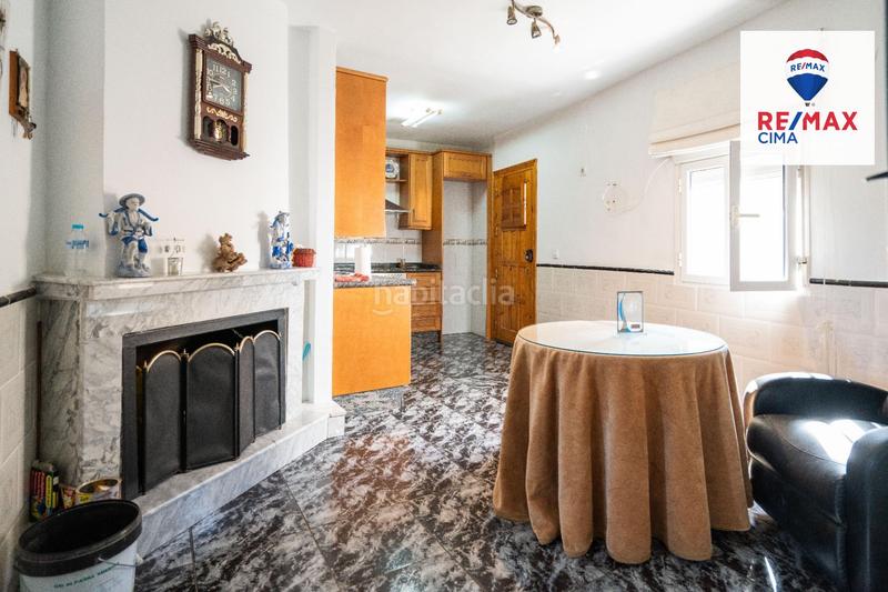 Foto eb5f7742-a9ec-4e41-b95f-43dfce6fda89. Casa adossada a Zújar