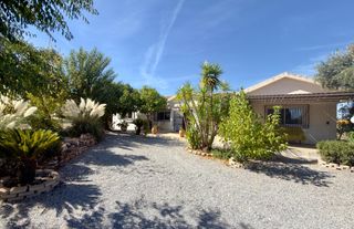 Casa  Calle polígono 10 paraje 79 riegos de moraleda 412. Chalet independiente con 3.500 m2 de parcela, piscina, vivienda