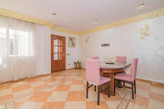 Casa a Calle montera 19. Oportunidad única en salar, granada! casa de 3 alturas con 4 dor