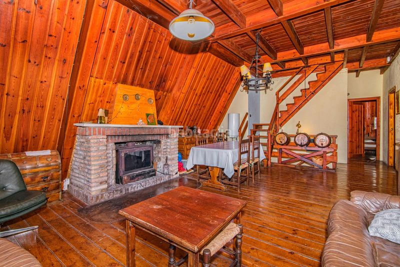 Foto 5d77f65d-7708-4a3e-a0d0-2526c6dc3860. Casa  en sierra nevada con gran capacidad y potencial de rentabilidad en Güéjar Sierra
