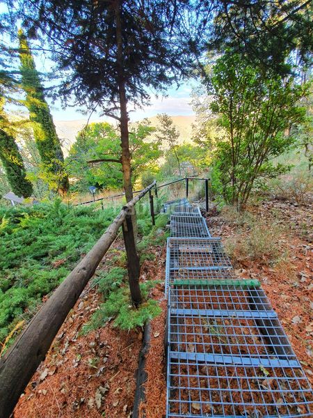 Foto d91a9f5a-a7f0-4337-a552-94eaaf579fc4. Casa  en sierra nevada con gran capacidad y potencial de rentabilidad en Güéjar Sierra