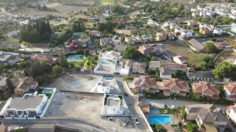 Foto c69843c8-5be2-4487-b09a-22e3a22c1706. Terreno residencial oportunidad única para inversores y constructoras en la zubia! en Zubia (La)