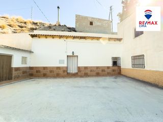 Masia  San marcos. Casa cueva con cueva para animales o restaurar