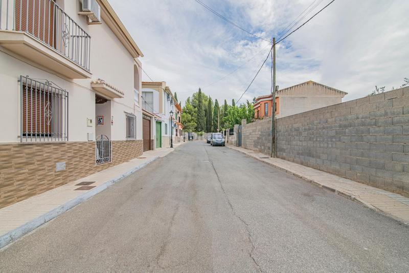 Foto 354c75c6-d15e-4fbb-9c39-5991509c2877. Terreny residencial a calle nivar 40 a Moraleda de Zafayona