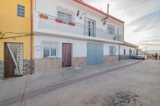 Casa adossada a Deifontes. Encantadora casa a la venta en deifontes