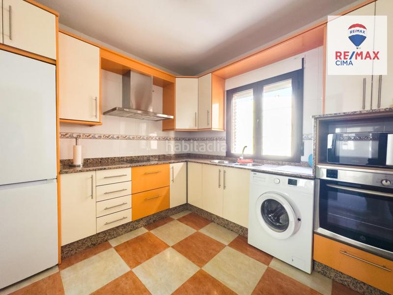 Foto cdfaffe3-2f12-44b2-9c24-1f59616c8339. Casa adossada amb calefacció aparcament a Zújar