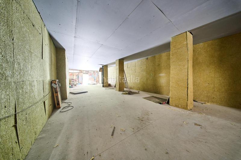 Foto b611afaa-a2ca-4b4c-950d-a6619a7d9b55. Alquiler local comercial en calle gran capitán 3 local insonorizado en el centro en Granada