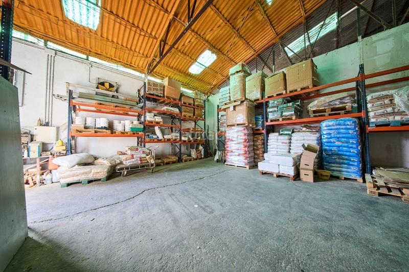 Foto 2bdddae7-010f-45e1-bf4b-4ca8403cd777. Fabrikhalle in Atarfe