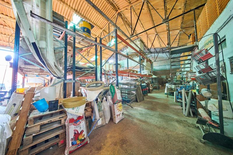 Foto 3a97cd7d-d53a-4f99-bb97-2d2e51d09e59. Fabrikhalle in Atarfe