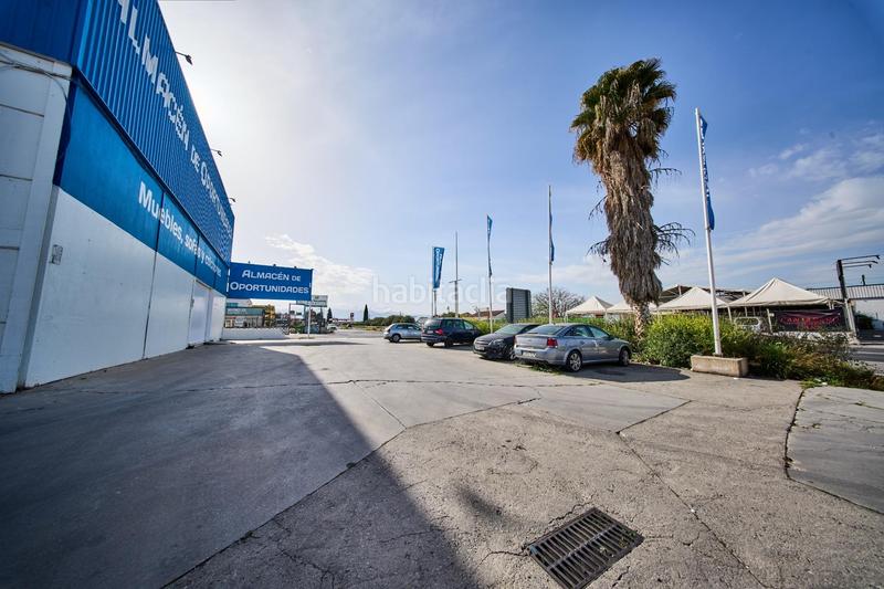 Foto b6ae3564-3afb-42ba-a9ab-5b4b56b2ad0c. Fabrikhalle in Atarfe