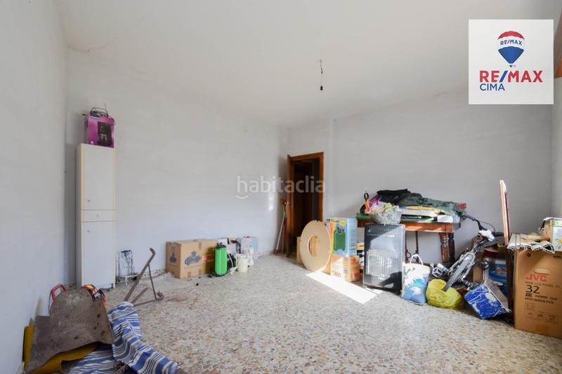 Foto 4d9ecf2f-e122-402e-a75c-bb12b4afb37e. Chalet en calle lavadero 12 gran casa con terreno en Cúllar Vega