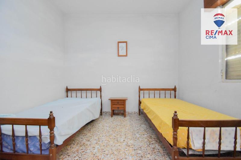 Foto 5fee35e1-033f-4430-aece-2e2c5e6f5b68. Chalet en calle lavadero 12 gran casa con terreno en Cúllar Vega