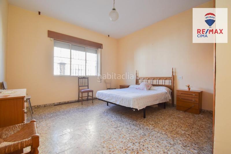 Foto 6211a9e1-e120-4efe-b984-2b56d31c29bd. Chalet en calle lavadero 12 gran casa con terreno en Cúllar Vega