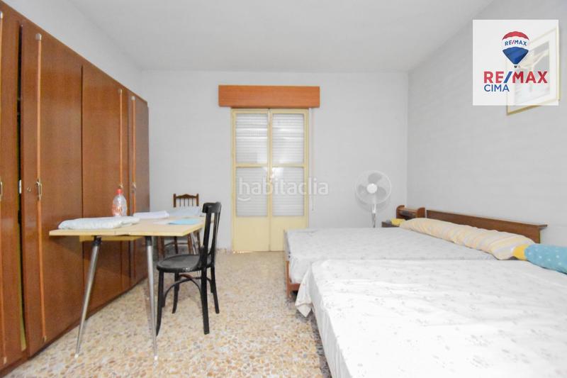 Foto 903cab7a-a272-443f-848d-6f3b59cdae73. Chalet en calle lavadero 12 gran casa con terreno en Cúllar Vega