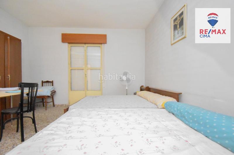 Foto 9a200796-8b11-4a6a-9a23-29e77515409d. Chalet en calle lavadero 12 gran casa con terreno en Cúllar Vega