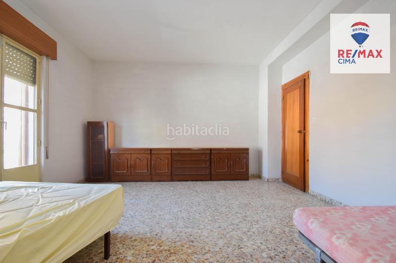 Foto b8fcdb2d-559a-49d7-9e49-57c566be698f. Chalet en calle lavadero 12 gran casa con terreno en Cúllar Vega