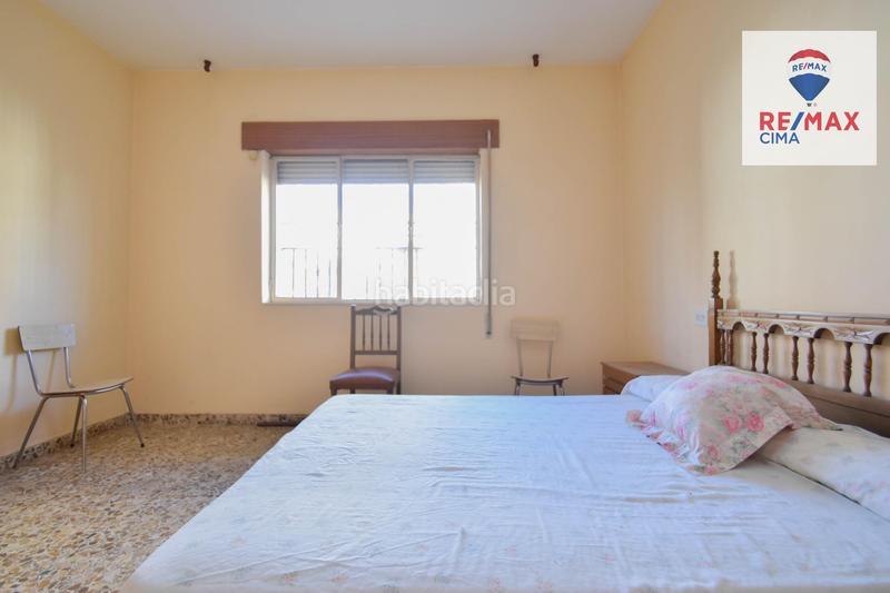 Foto ffeb6a93-feba-47a6-aa67-ebd9910c70d2. Chalet en calle lavadero 12 gran casa con terreno en Cúllar Vega