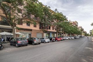 Lloguer Local Comercial  Calle jose luis perez pujadas. Local alquiler frente a edificio fórum