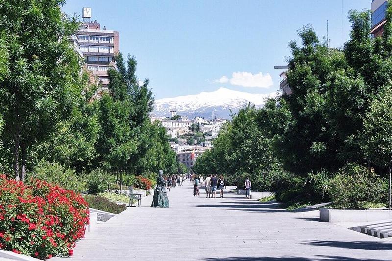 Foto ba792a88-3b33-495b-b935-db2219b0d324. Piso  de alto standing en avenida constitucion en Granada