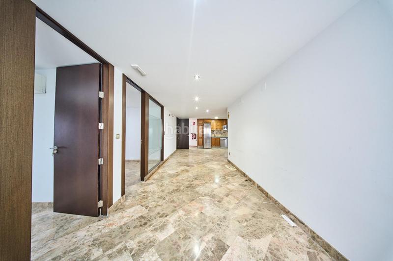 Foto ea8b2b9e-30e1-4b94-807c-f5ad8d1bc8e5. Piso  de alto standing en avenida constitucion en Granada