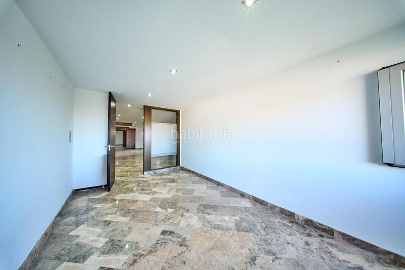 Foto eb99f4e7-d294-4a5d-888a-ae4878c4b0c2. Piso  de alto standing en avenida constitucion en Granada