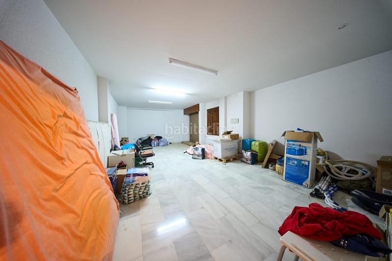 Foto f2f1f9d5-1ad5-47a0-8b99-6c00bd5e46b4. Edificio  venta centro en Albolote