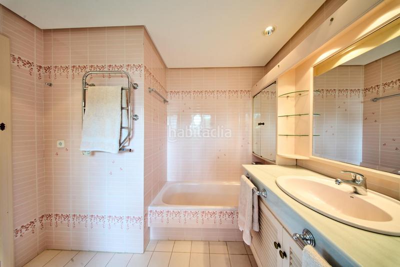 Foto a60ffe6a-b420-4976-a55d-f91e6559ca02. Xalet amb calefacció aparcament piscina a Los Monteros Marbella