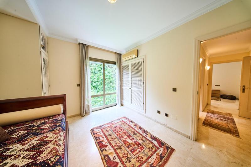 Foto b74cd5b4-67d0-4f41-8f4b-60230a7d1b28. Xalet amb calefacció aparcament piscina a Los Monteros Marbella