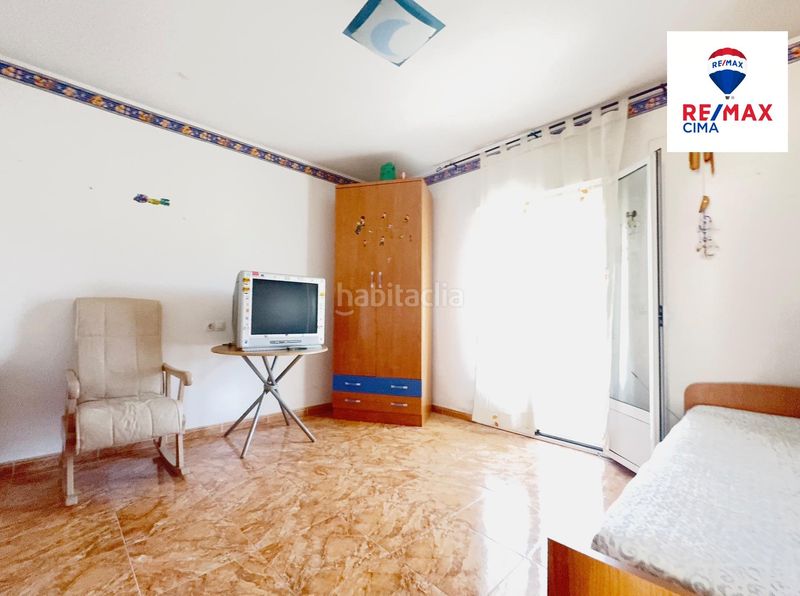 Foto 0220ba26-c65a-4fda-9d62-6c4fbd169420. Casa adossada amb aparcament a Zújar