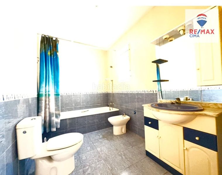 Foto 4cbc10e9-c799-476b-8e3f-9d559726d7b1. Casa adossada amb aparcament a Zújar