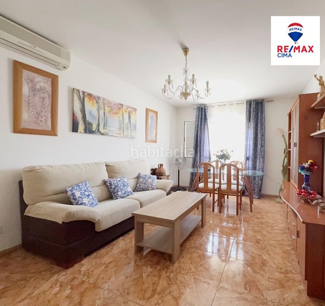 Foto 892bac2a-f400-4d00-a02b-90ae99a6d128. Casa adossada amb aparcament a Zújar