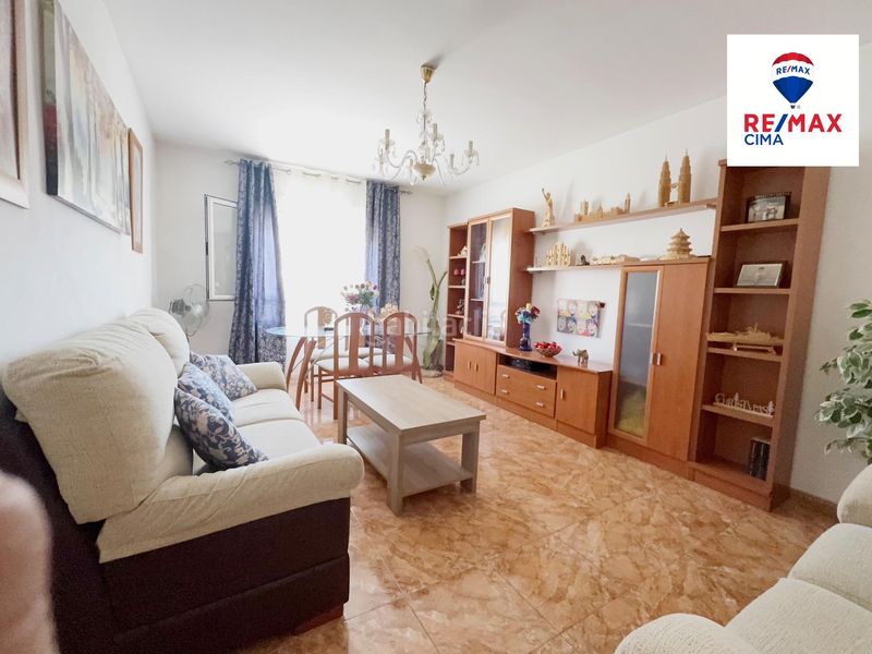 Foto a3fadc1d-2af4-4f07-86fe-5b5fa695e04b. Casa adossada amb aparcament a Zújar