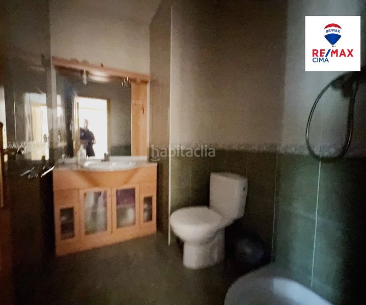 Foto bf209e62-e841-49e5-80d6-c0c127c22e4b. Casa adossada amb aparcament a Zújar