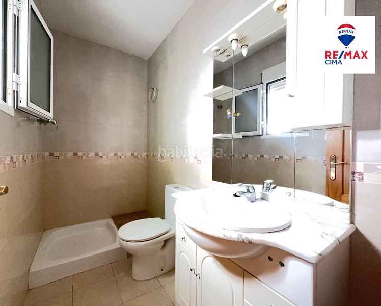 Foto f8a46c74-b277-425a-b949-4547d2443332. Casa adossada amb aparcament a Zújar