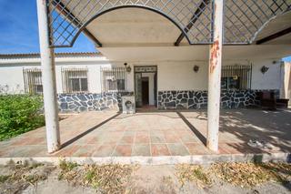 Xalet a Moraleda de Zafayona. Cortijo con piscina, zonas recreativas y gran parcela en moraled