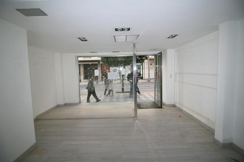 Foto 9476ecd4-7b8b-4d22-bf94-b8e8225fb6b0. Lloguer local comercial a calle calle recogidas 41 a Granada