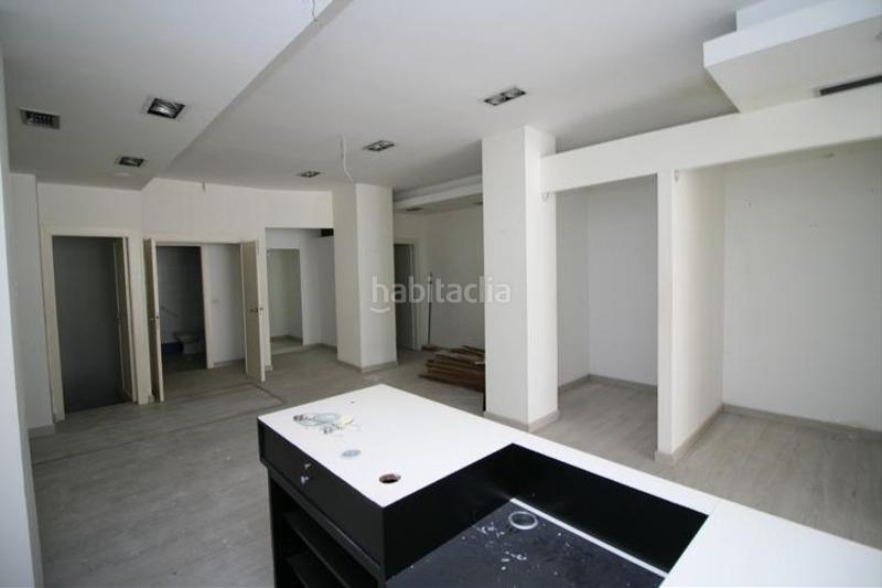 Foto d3baceca-0a1a-4216-a532-3bffb11ae681. Lloguer local comercial a calle calle recogidas 41 a Granada