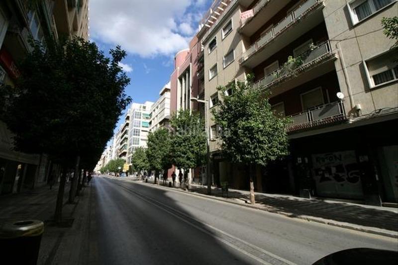 Foto f4748f6e-02c3-496d-94b0-90f1adb51435. Lloguer local comercial a calle calle recogidas 41 a Granada