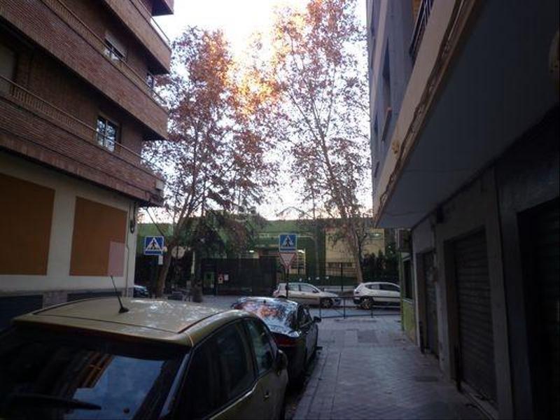 Foto cb69bcde-5a0a-43a0-82bc-dfe5d9b84b8c. Lloguer local comercial a calle calle sol 21 a Camino de Ronda Granada