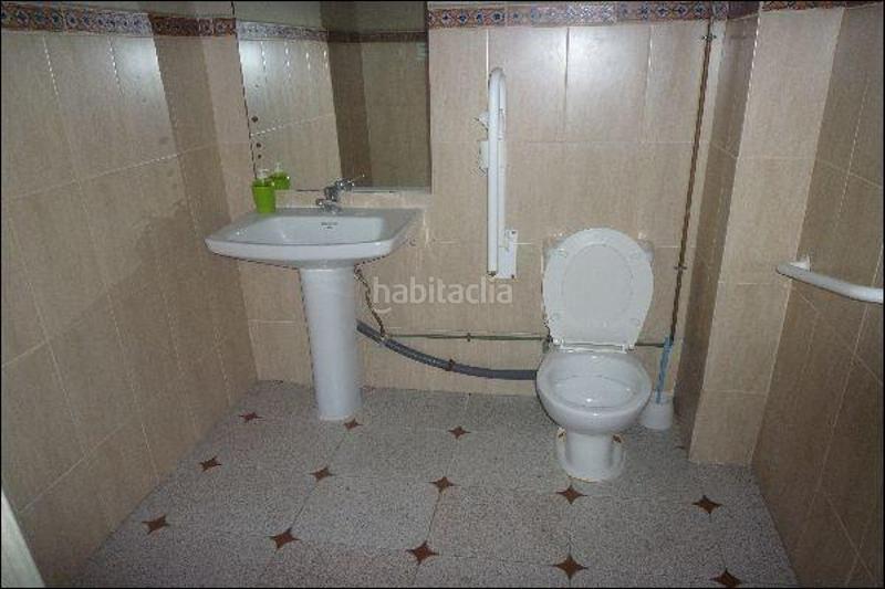 Foto 96dcb415-9bf2-4dc7-b78a-1fa202e31656. Location local commercial dans calle calle sol 21 dans Granada