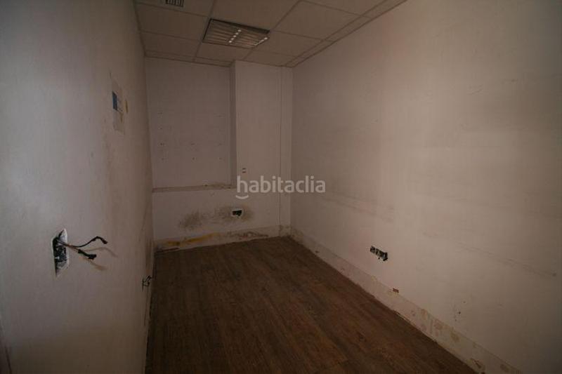 Foto 7a27569b-bd6b-4638-ab98-6b39e9591069. Rent business premise in camino camino de ronda 40 in Granada