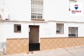 Casa adossada en Levante 13. Oportunidad nica en el corazn de pozo alcn