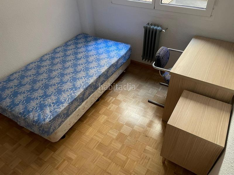 Foto b5f5a7f1-3724-455c-817d-28fa350987c4. Alquiler piso  para estudiantes amueblado en la zona de alhamar, genil,camino de ronda, barrio figares en Granada